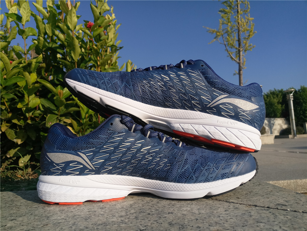 这款跑鞋是李宁2019年最新的赤兔4代缓震跑鞋，它适合330以后的跑者|李宁|跑鞋|赤兔_新浪新闻